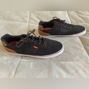 BRAND NEW: Men’s Levi’s black canvas sneakers